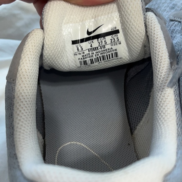 Nike shoes - Picture 6 of 7